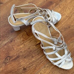 Naturalizer Flora strappy sandals metallic silver leather heels women's size 9